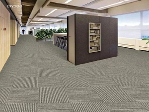 u003Ci>Dy Bitumen/PVC Backing and Polypropylene Fiber Carpet Tile;u003C/i> u003Cb>Dy бітумна/ПВХ підкладка та килимова плитка з поліпропіленового волокна;u003C/b> u003Ci>Commercial Living Room Fireproof Square Carpet Tileu003C/i> u003Cb>Комерційна вітальня вогнетривка квадратна килимова плиткаu003C/b>